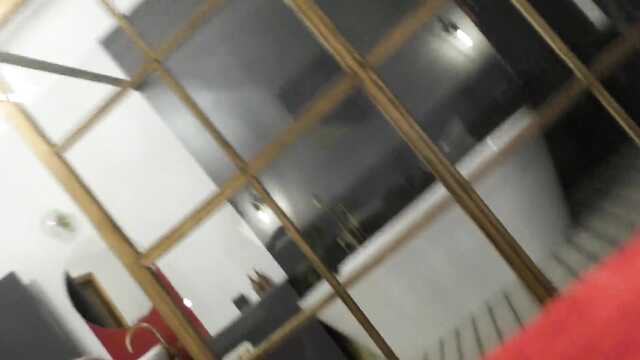 Rosyjska blondynka cieszy się przyzwoitym kutasem