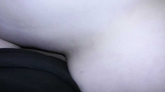 Rosyjska blondynka cieszy się przyzwoitym kutasem