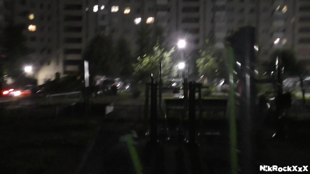 Heimlich schlich er sich in die Wohnung des Mädchens und fickte Sie