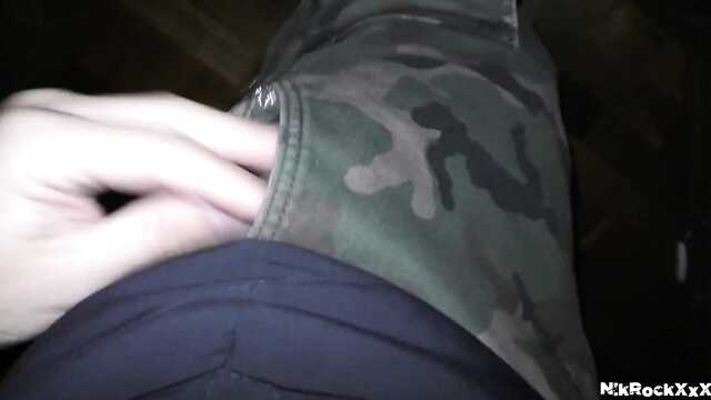 Heimlich schlich er sich in die Wohnung des Mädchens und fickte Sie