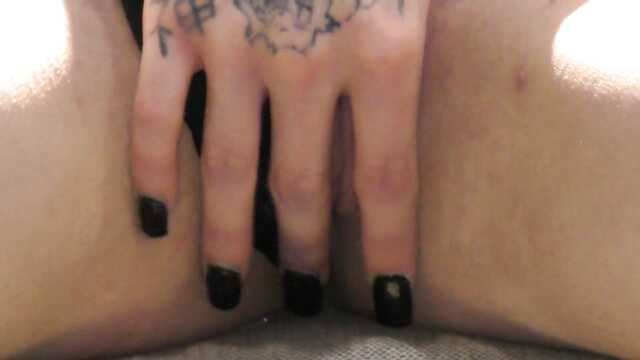 Нимфоманка ошиблась дверью и была насажена на хуй