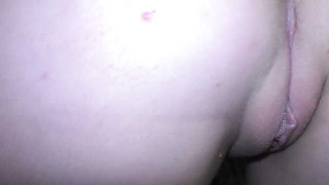 Brincando com dildo e foi fodido no chuveiro