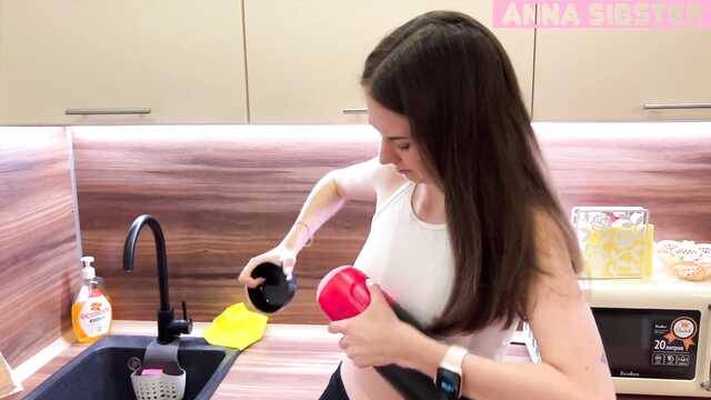 Вместо мастурбатора члена парню перепала настоящая вагина