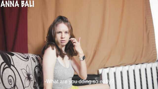 Сводная сестра ублажает брата, чтобы взял с собой в Анголу