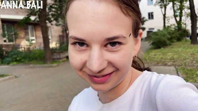 Młoda laska uwielbia się pieprzyć z nieznajomymi