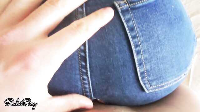 Zerwał dżinsy na nimfomance i przeleciał ją w cipkę