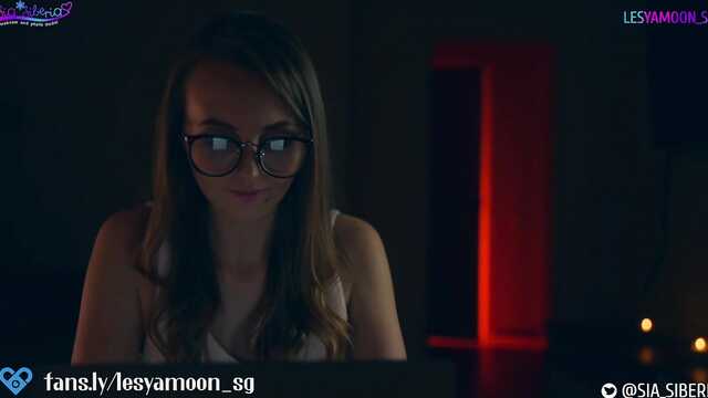 Впервые на Хеллоуин подруги испробовали страпон