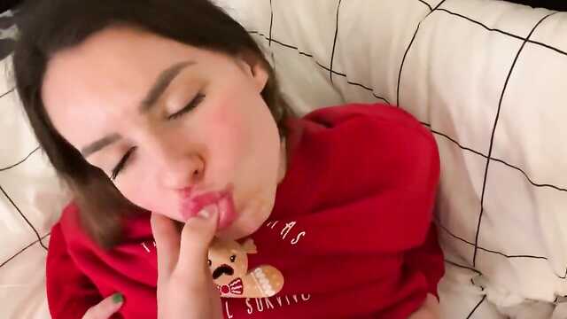 Рождество с Оторвой: Попросила кончить в свою киску