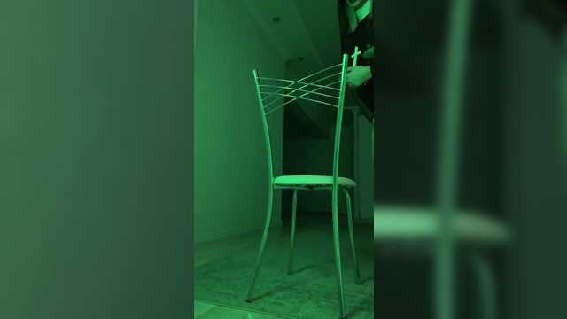 Надела костюм монашки и ебет себя самотыком