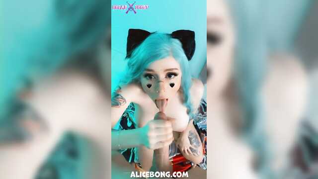 Мастурбирует киску және сорады мүшесі соңымен тұлға