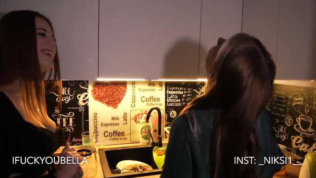 Schlampen-Schwestern tauschten ihre Jungs aus und saugten Schwänze