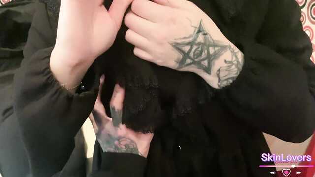 W toalecie restauracji dmuchnął rozpaczliwej dziób