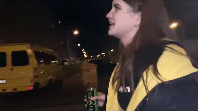 Conheci uma velha amiga e convidei-a para fazer sexo.