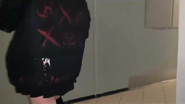 Conheci uma velha amiga e convidei-a para fazer sexo.