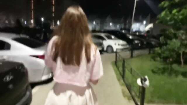 Engatou uma aluna na rua e fodeu - a na entrada