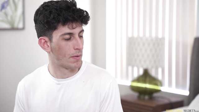 Marnotrawna Mamuśka nauczyła seksu pasierba