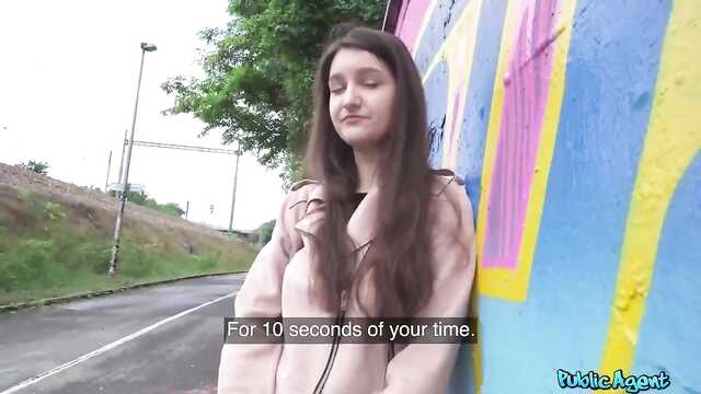 Пикапер в подворотне вдул похотливой чешке