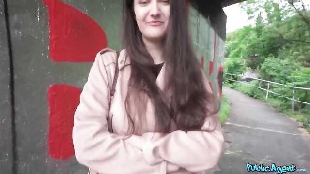 Пикапер в подворотне вдул похотливой чешке