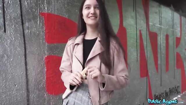 Пикапер в подворотне вдул похотливой чешке