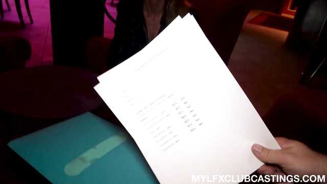Перед сексом милфа на кастинге стриптиз станцевала