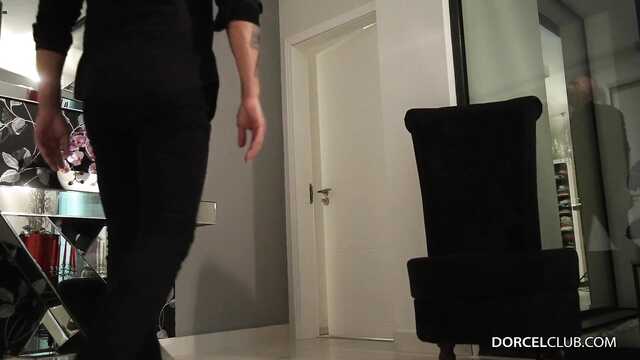 Un hombre se folla a dos putas borrachas de una fiesta