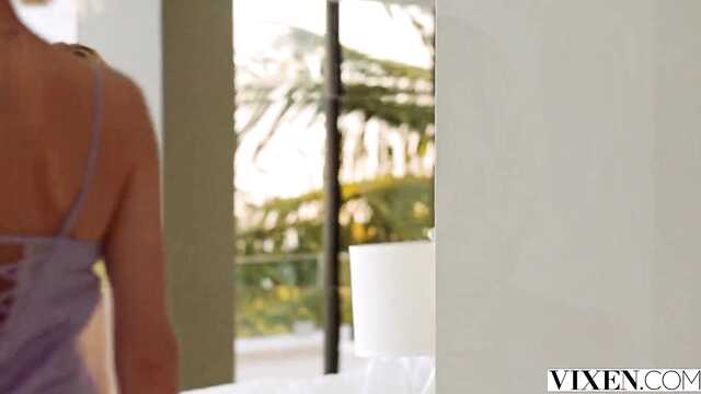 Pour Gang Bang trio Babes invité réceptionniste