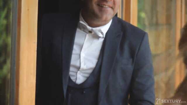 Przywiózł swoją ukochaną do wiejskiego domu i podzielił się nią z ogrodnikiem