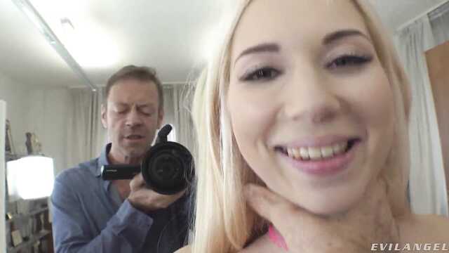 En el casting, Roxy intenta al máximo