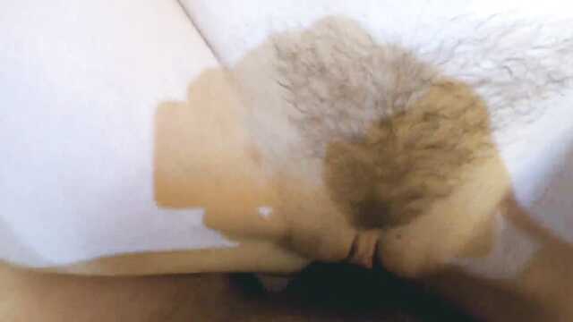 Блонда с красивыми формами замутила рождественский трах