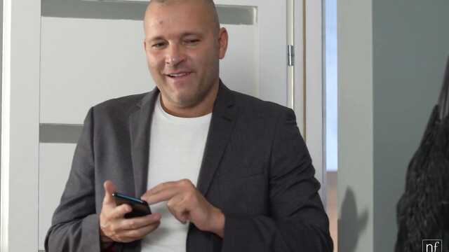 Начальник не мог не впердолить новенькой подчиненной