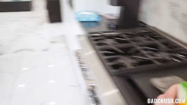 Отчим наказал милашку поревом в киску