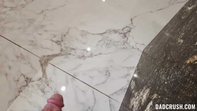 Отчим наказал милашку поревом в киску