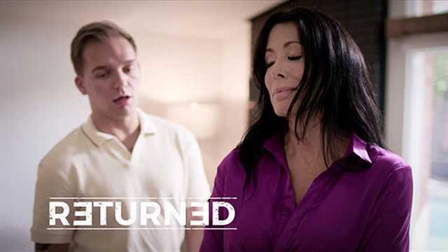 Чтобы мамка не страдала от скуки, ее нужно выебать