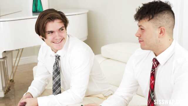 Подруги договорились вместе трахнуть двоих парней