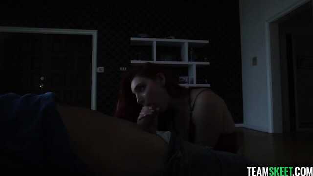 Рыжая баба часто пыталась ублажать парня глубоким минетом