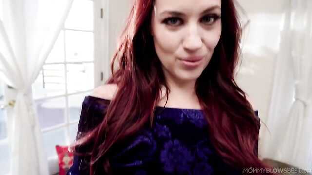 Бестия с шаловливым ротиком накинула на член мужика