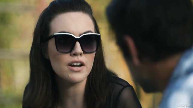 Насыщенный день закончился половым сношением у бассейна