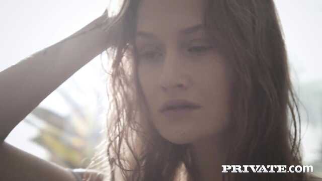 Приняла хуй в очко и стала знаменитой моделью