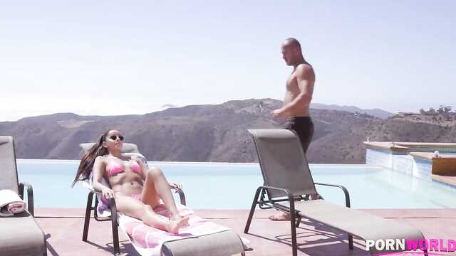 Молодая шалунья развела на секс зрелого женатика