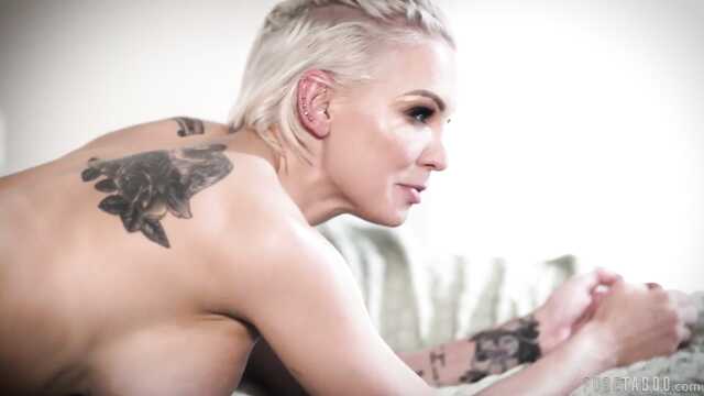 Блонда увела у падчерицы ее бойфренда-шкодника