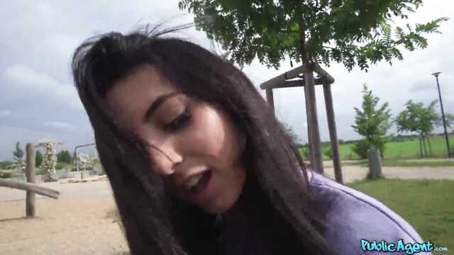 Купил за бабки секс с итальянской студенткой в заброшке