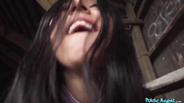 Купил за бабки секс с итальянской студенткой в заброшке