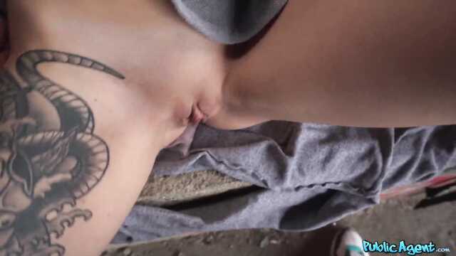 Купил за бабки секс с итальянской студенткой в заброшке