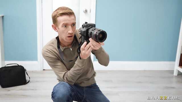 Пышка поеблась с фотографом за спиной у мужа