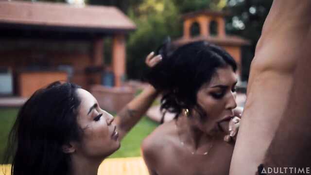 Молодой пацан вошел в кураж с двумя милфами