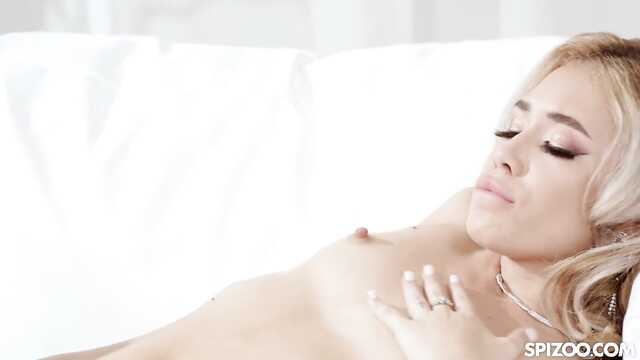 Принципиальная недотрога делает исключение ради негра