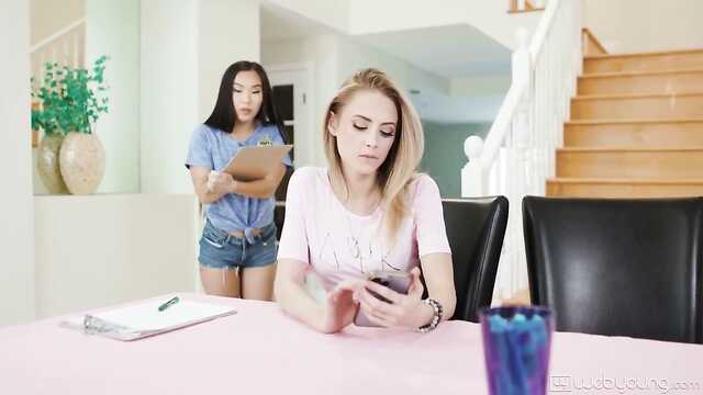 Шикарные студентки закончились дела активными ласками