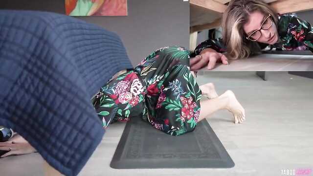 Лучше всего для женщины трахаться в душе и раком на полу