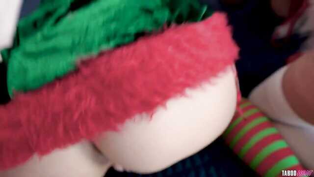 Разряжается в киску девушки после новогоднего ЖМЖ