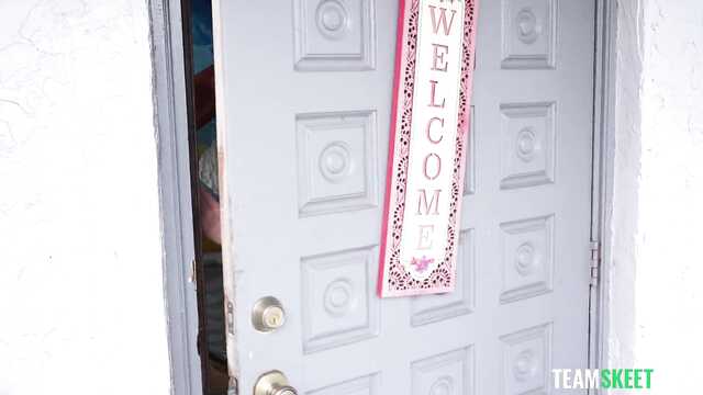 Пришла в восторг от пениса сводного братика